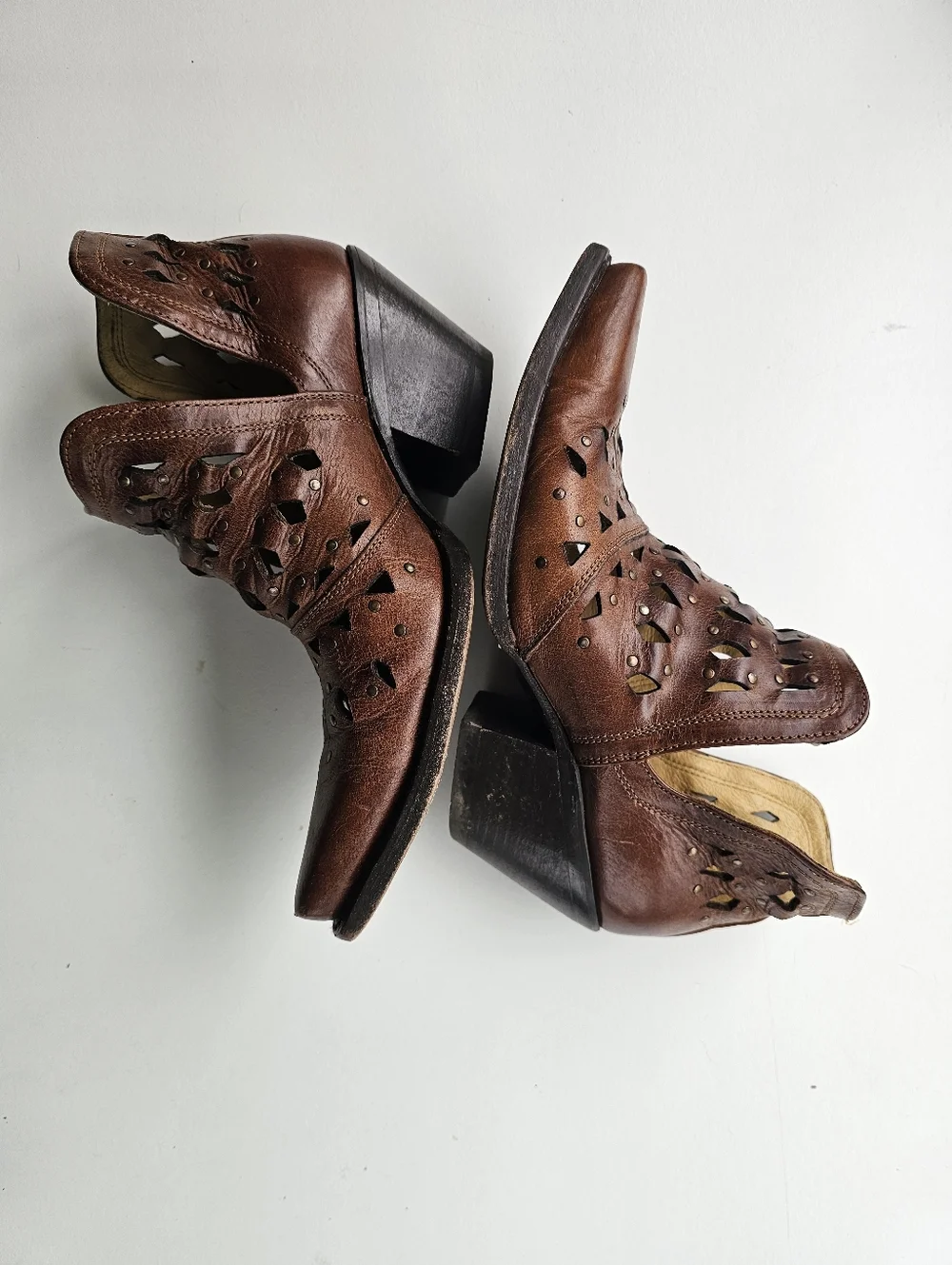 Ariat Dixon Women's Leather Studded Amber Cutout Ankle Booties - Size 7.5 - Picture 8 of 13